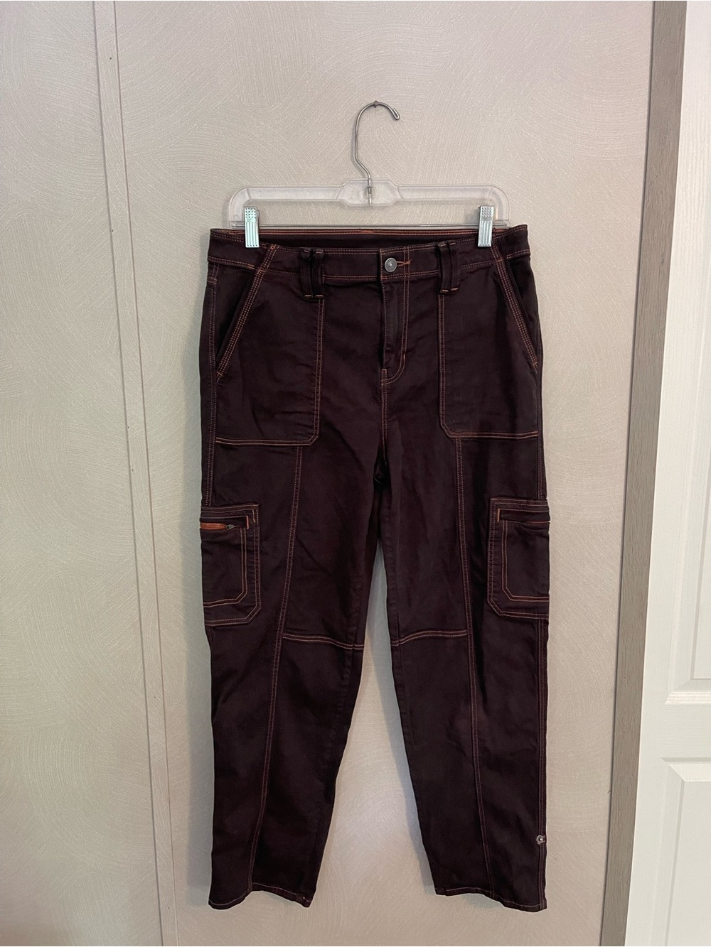 ￼
Chico’s Utility Cargo Pants - Size 1R / US 8 - Cropped Straight Leg